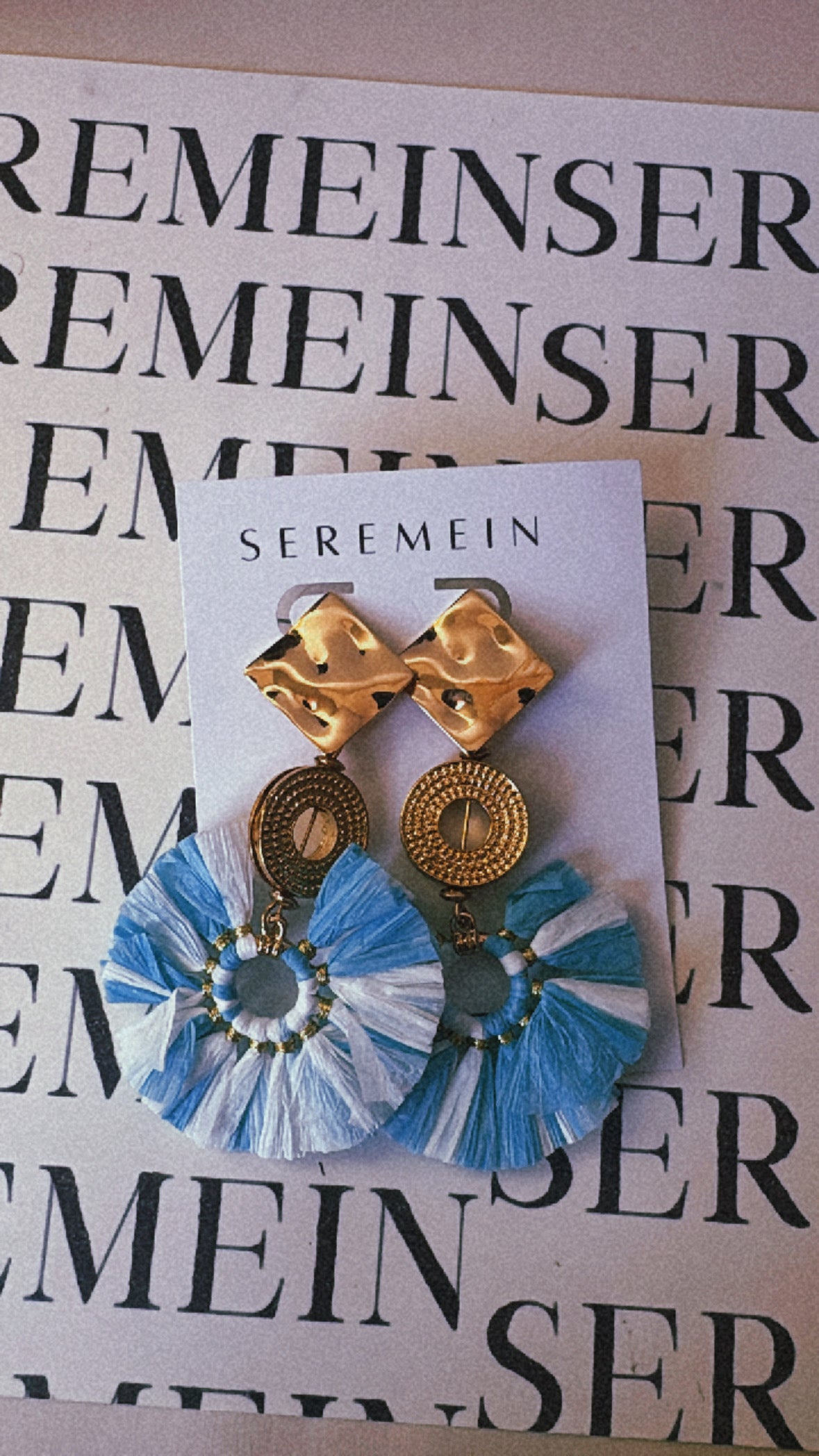 AQUA STUDS